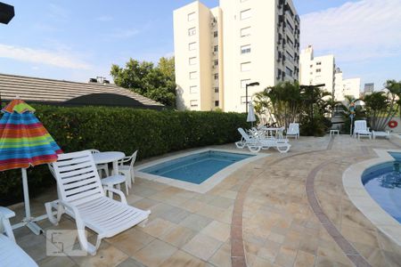 Apartamento à venda com 280m², 4 quartos e 3 vagas Apartamento à venda com 280m², 4 quartos e 3 vagasÁrea comum - Piscina