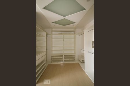 Apartamento à venda com 280m², 4 quartos e 3 vagas Apartamento à venda com 280m², 4 quartos e 3 vagasCloset da suíte 1