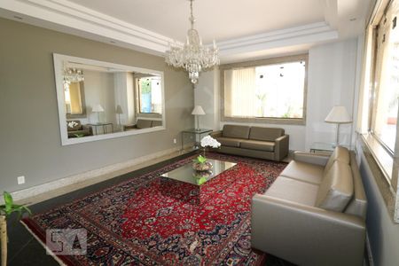 Apartamento à venda com 280m², 4 quartos e 3 vagas Apartamento à venda com 280m², 4 quartos e 3 vagasHall de Entrada