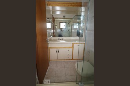 Apartamento à venda com 280m², 4 quartos e 3 vagas Apartamento à venda com 280m², 4 quartos e 3 vagasBanheiro da Suíte 2