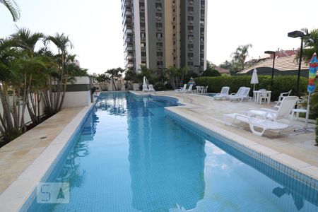 Apartamento à venda com 280m², 4 quartos e 3 vagas Apartamento à venda com 280m², 4 quartos e 3 vagasÁrea comum - Piscina
