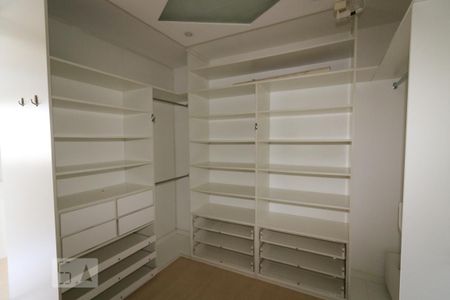 Apartamento à venda com 280m², 4 quartos e 3 vagas Apartamento à venda com 280m², 4 quartos e 3 vagasCloset da suíte 1