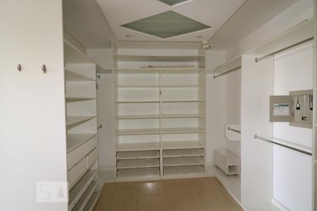 Apartamento à venda com 280m², 4 quartos e 3 vagas Apartamento à venda com 280m², 4 quartos e 3 vagasCloset da suíte 1