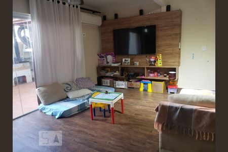 Sala de casa para alugar com 2 quartos, 150m² em Jardim Mirna, Taboão da Serra