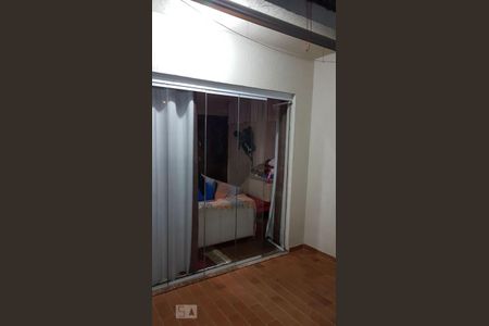 Área Externa de casa para alugar com 2 quartos, 150m² em Jardim Mirna, Taboão da Serra