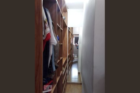 Closet do quarto de casa para alugar com 2 quartos, 150m² em Jardim Mirna, Taboão da Serra
