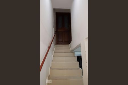 Entrada de casa para alugar com 2 quartos, 150m² em Jardim Mirna, Taboão da Serra