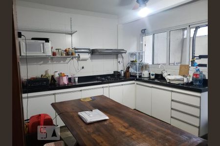 Cozinha de casa para alugar com 2 quartos, 150m² em Jardim Mirna, Taboão da Serra