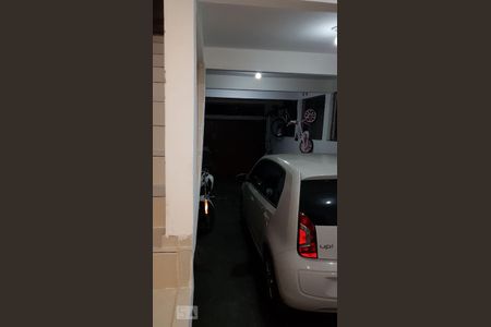 Garagem de casa para alugar com 2 quartos, 150m² em Jardim Mirna, Taboão da Serra