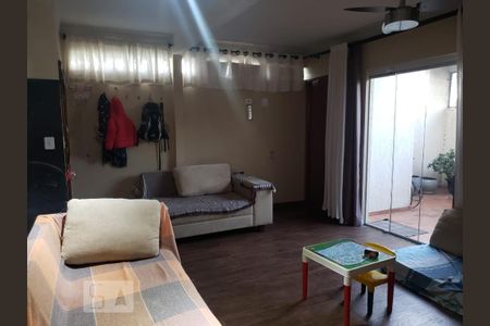 Sala de casa para alugar com 2 quartos, 150m² em Jardim Mirna, Taboão da Serra
