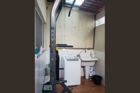 Área de Serviço de casa para alugar com 2 quartos, 150m² em Jardim Mirna, Taboão da Serra