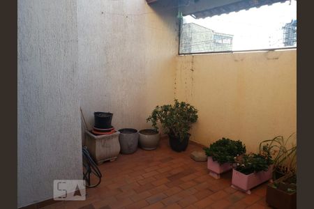 Área Externa de casa para alugar com 2 quartos, 150m² em Jardim Mirna, Taboão da Serra