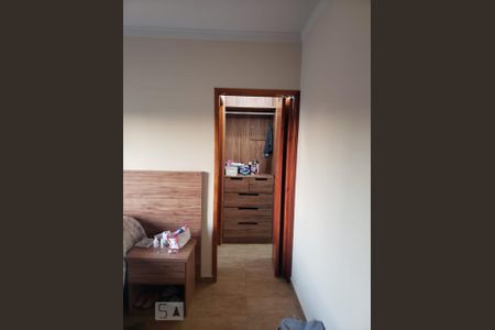 Closet do quarto de casa para alugar com 2 quartos, 150m² em Jardim Mirna, Taboão da Serra