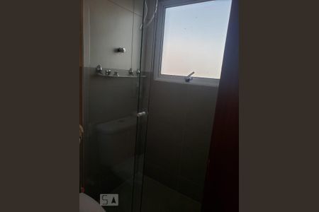 Banheiro da Suíte 2 de casa para alugar com 2 quartos, 150m² em Jardim Mirna, Taboão da Serra
