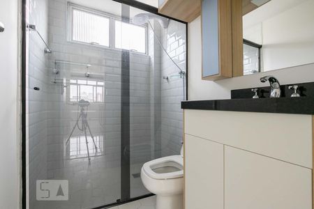 Banheiro de apartamento para alugar com 2 quartos, 65m² em Vila Nova Conceição, São Paulo