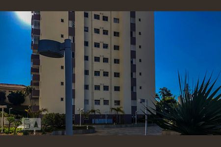 Apartamento para alugar com 65m², 2 quartos e 1 vaga Apartamento para alugar com 65m², 2 quartos e 1 vagaFachada