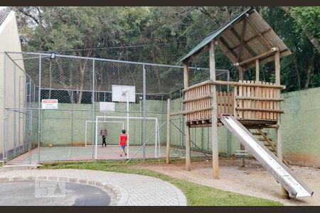 Casa de condomínio para alugar com 160m², 4 quartos e 3 vagasQuadra