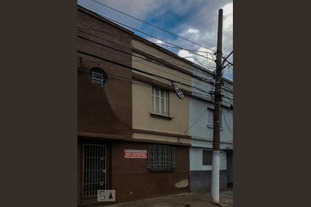 Casa à venda com 90m², 2 quartos e sem vaga Casa à venda com 90m², 2 quartos e sem vagaFachada