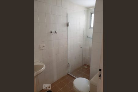 Banheiro de apartamento para alugar com 3 quartos, 70m² em Santa Teresinha, São Paulo