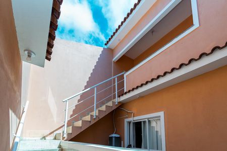 Studio para alugar com 60m², 2 quartos e sem vagaEscada de acesso ao imóvel