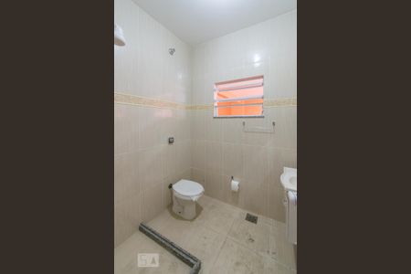Banheiro de casa para alugar com 1 quarto, 45m² em Penha, Rio de Janeiro