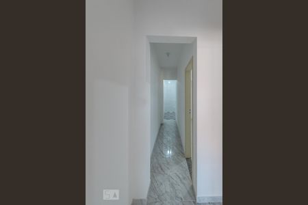Corredor de casa para alugar com 1 quarto, 45m² em Penha, Rio de Janeiro