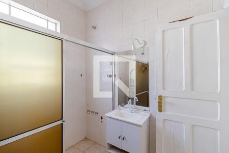 Casa à venda com 140m², 3 quartos e 2 vagasBanheiro 