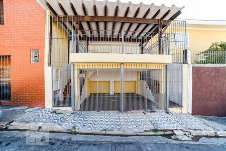 Casa à venda com 100m², 4 quartos e 2 vagas Casa à venda com 100m², 4 quartos e 2 vagasFachada