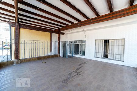 Casa à venda com 100m², 4 quartos e 2 vagas Casa à venda com 100m², 4 quartos e 2 vagasVaranda