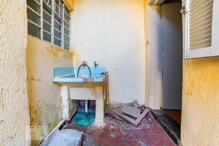 Casa à venda com 100m², 4 quartos e 2 vagas Casa à venda com 100m², 4 quartos e 2 vagasÁrea de Serviço