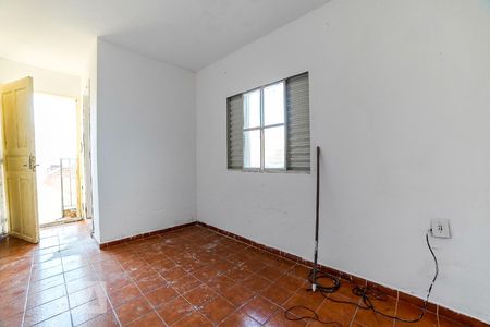 Casa à venda com 100m², 4 quartos e 2 vagas Casa à venda com 100m², 4 quartos e 2 vagasQuarto Edícula 2
