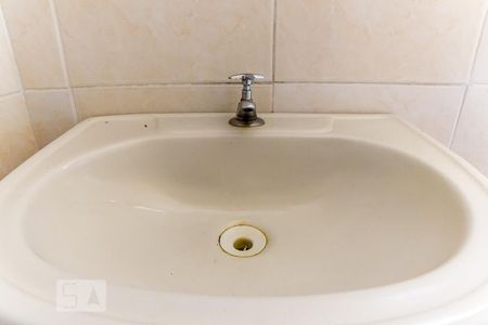 Casa à venda com 100m², 4 quartos e 2 vagas Casa à venda com 100m², 4 quartos e 2 vagasBanheiro