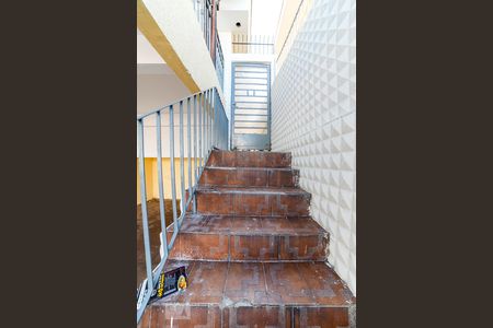 Casa à venda com 100m², 4 quartos e 2 vagas Casa à venda com 100m², 4 quartos e 2 vagasEscadas Entrada Fundos