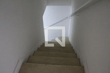 Escada de casa para alugar com 2 quartos, 110m² em Penha de França, São Paulo