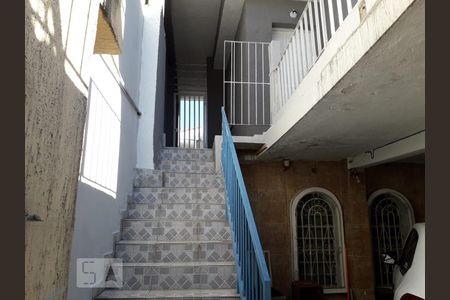 Casa para alugar com 75m², 2 quartos e sem vagaEscada