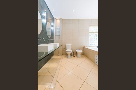 Casa para alugar com 1290m², 5 quartos e 4 vagasBanheiro