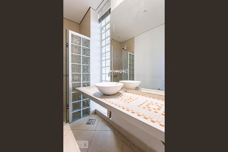 Casa para alugar com 1290m², 5 quartos e 4 vagasBanheiro