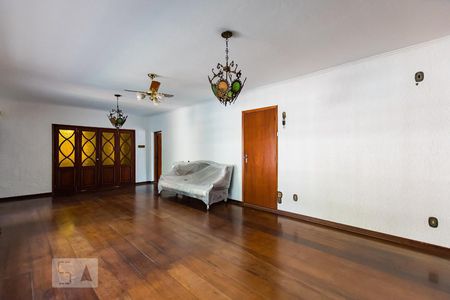 Casa para alugar com 1290m², 5 quartos e 4 vagasSala com Lareira
