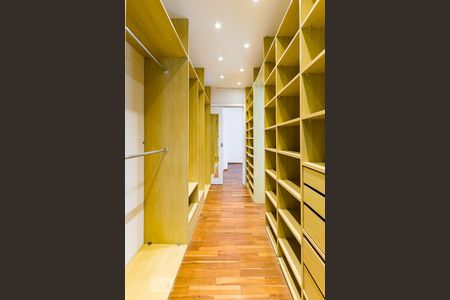 Casa para alugar com 1290m², 5 quartos e 4 vagasSuíte 3