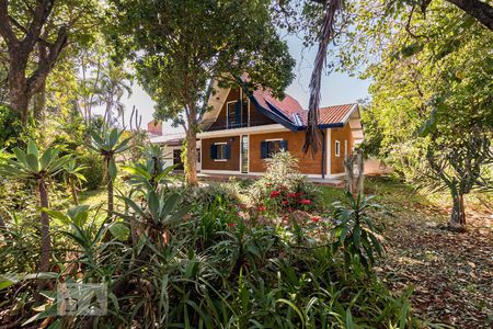 Casa para alugar com 1290m², 5 quartos e 4 vagasÁrea Externa - Quintal da Frente