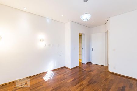 Casa para alugar com 1290m², 5 quartos e 4 vagasSuíte 3