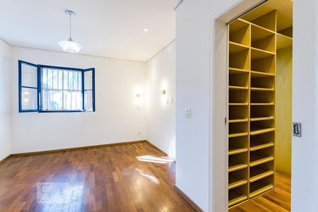 Casa para alugar com 1290m², 5 quartos e 4 vagasSuíte 3