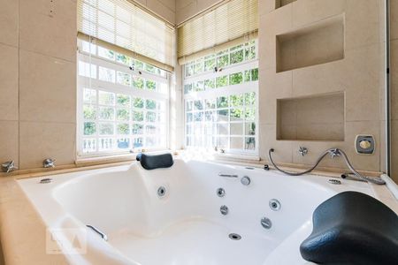 Casa para alugar com 1290m², 5 quartos e 4 vagasBanheiro
