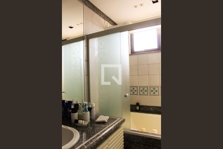 Apartamento à venda com 380m², 3 quartos e 4 vagasBanheiro da Suíte 1