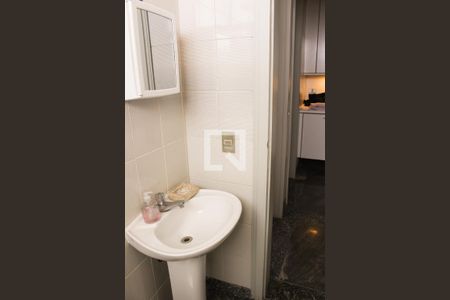 Apartamento à venda com 380m², 3 quartos e 4 vagasBanheiro de Serviço