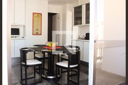 Apartamento à venda com 380m², 3 quartos e 4 vagasCozinha