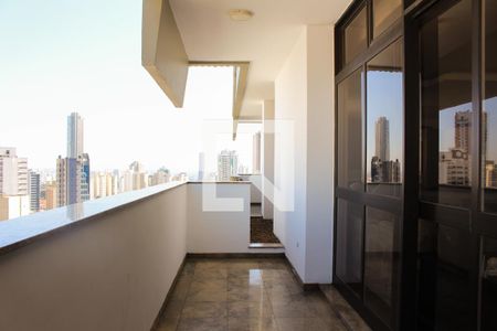 Apartamento à venda com 380m², 3 quartos e 4 vagasVaranda