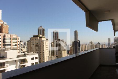 Apartamento à venda com 380m², 3 quartos e 4 vagasVaranda