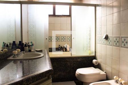 Apartamento à venda com 380m², 3 quartos e 4 vagasBanheiro da Suíte 1