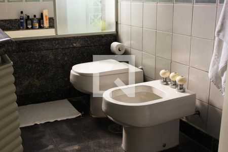 Apartamento à venda com 380m², 3 quartos e 4 vagasBanheiro da Suíte 1